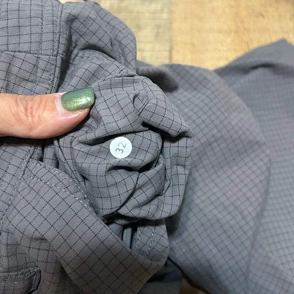 Lululemon kahuna gray grid shorts size 32